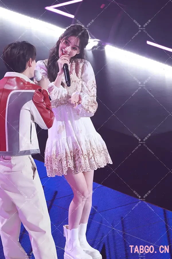 Baby跨年两套造型～可爱御姐切换自如