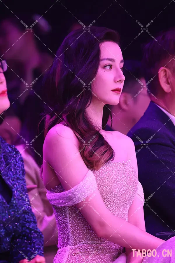 迪丽热巴lux站台