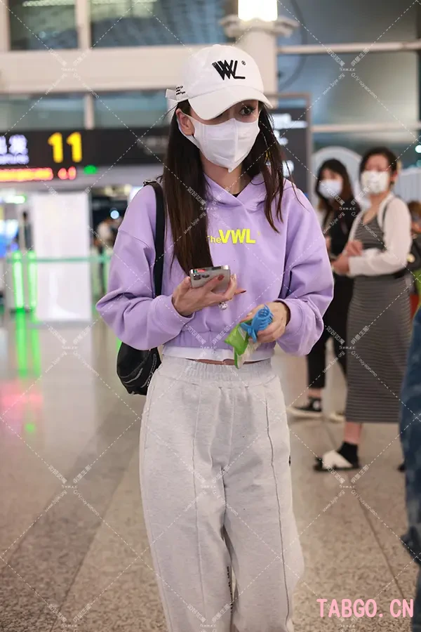 baby点钻眼妆机场出发