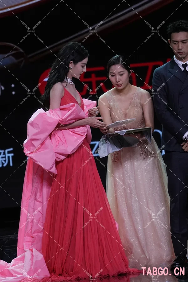 迪丽热巴微博之夜