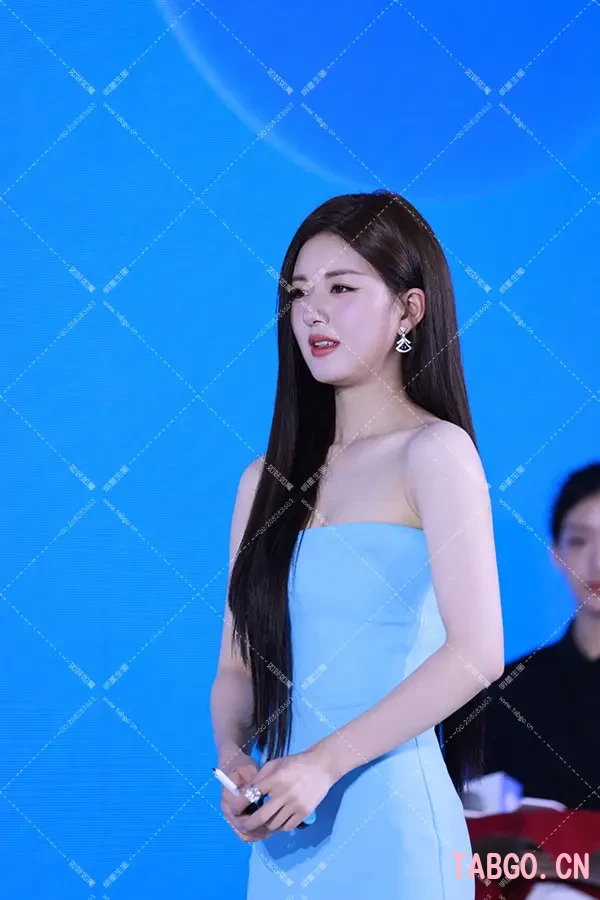 【已出】赵露思见面会高跟