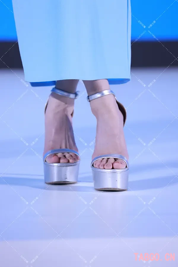 【已出】赵露思见面会高跟