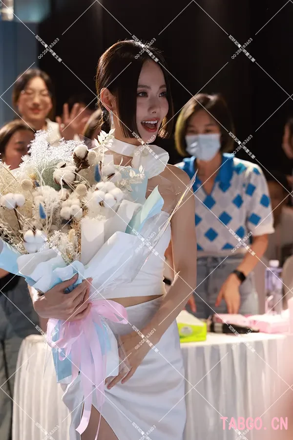 张嘉倪