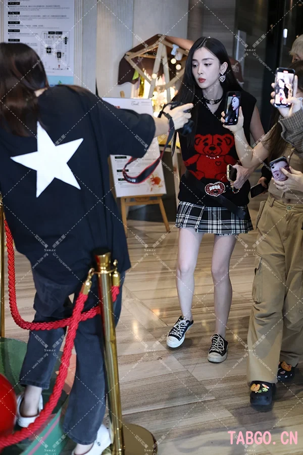 【已出】古力娜扎上班