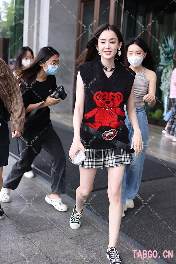 【已出】古力娜扎上班