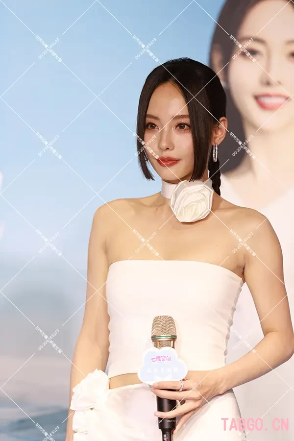 张嘉倪