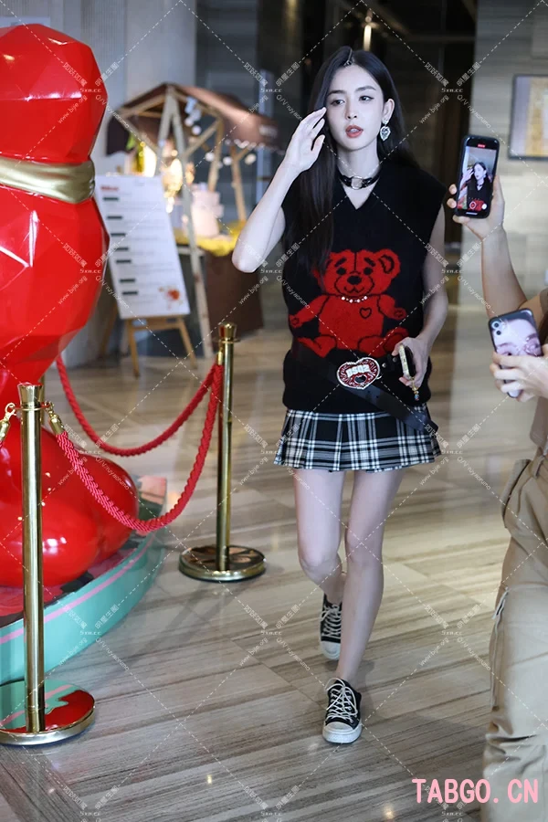 【已出】古力娜扎上班