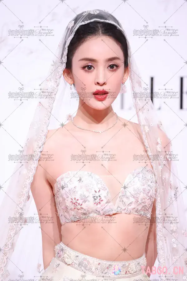 【已出】古力娜扎ELLE红毯 今晚做你的新娘