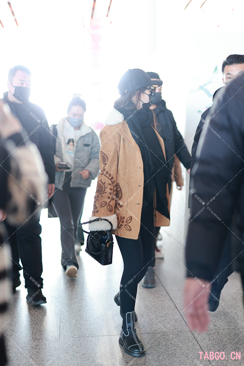 【已出】刘亦菲今天国际出发去时装周