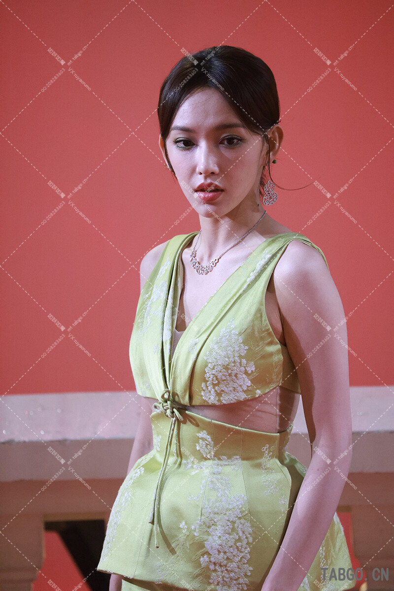 程潇GQ红毯二楼平视机位