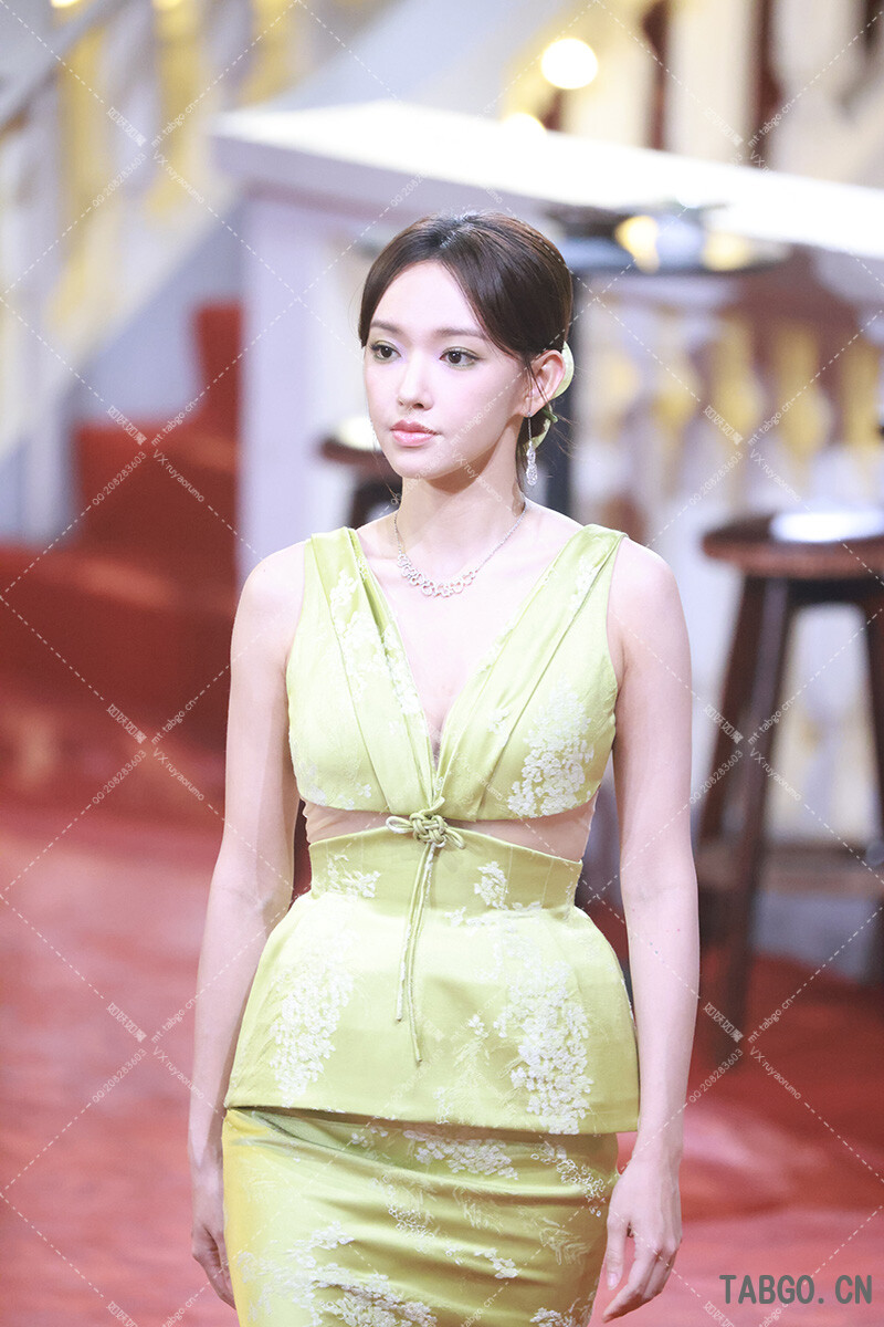 程潇GQ红毯二楼平视机位