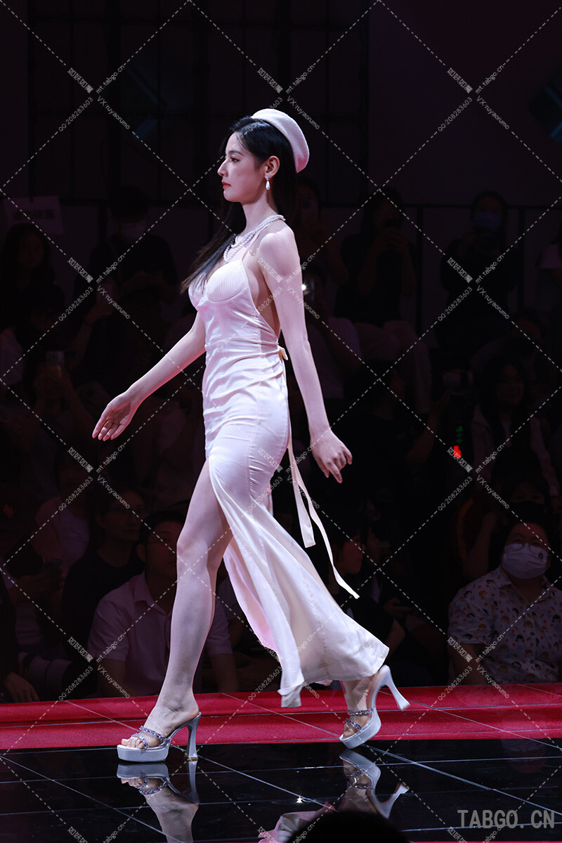 【已出】赵粤风尚大典嘉宾走T台白色（特写）