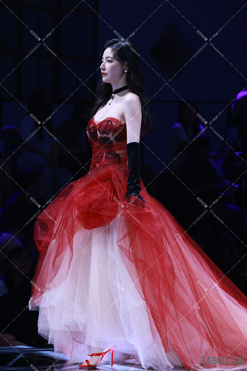 【已出】赵粤风尚大典嘉宾走T台红色（特写）