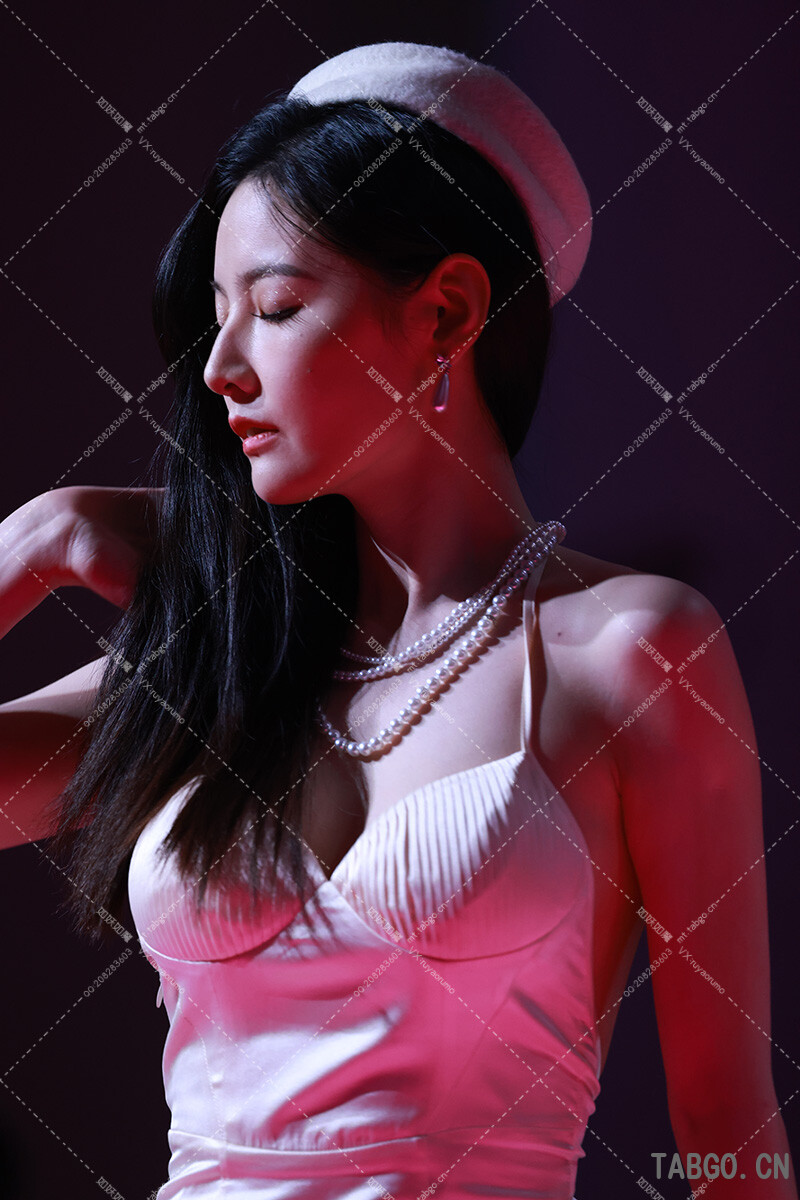 【已出】赵粤风尚大典嘉宾走T台白色（特写）