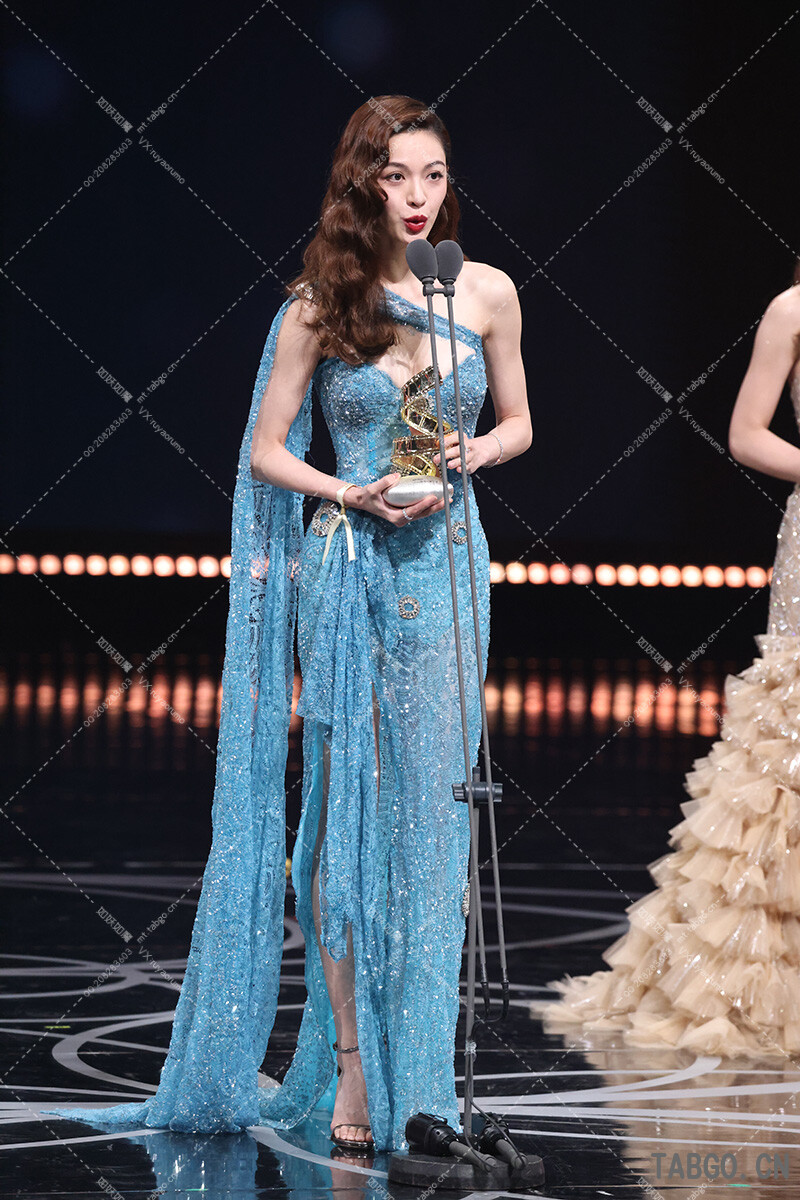 【已出】钟楚曦微博内场 有细节