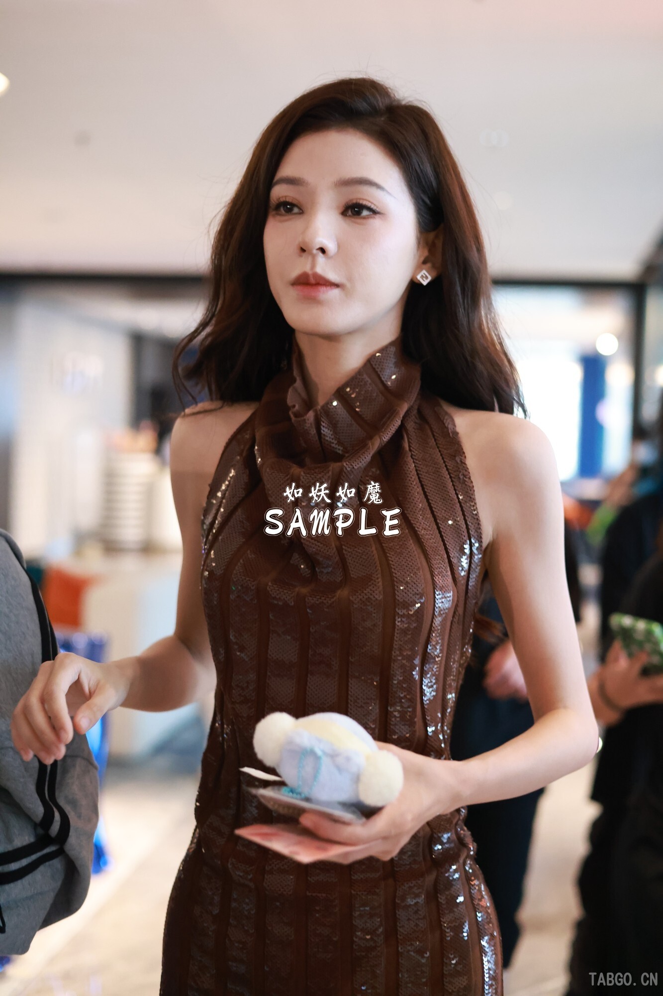 【已出】张予曦上班绝美亮片裙 有特