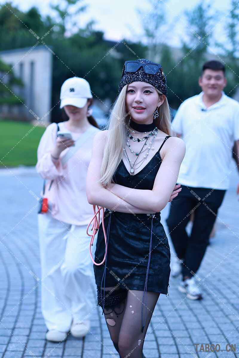 赵露思许我耀眼多套衣服