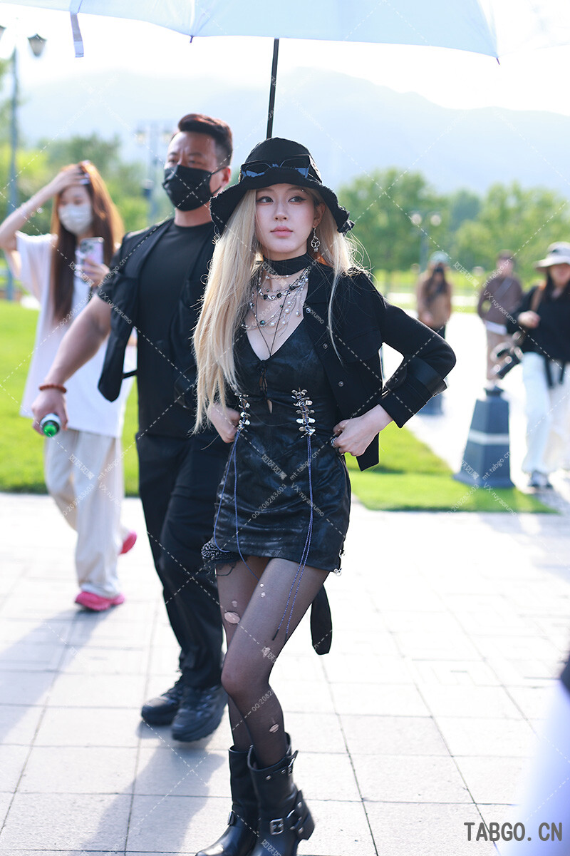 赵露思许我耀眼多套衣服