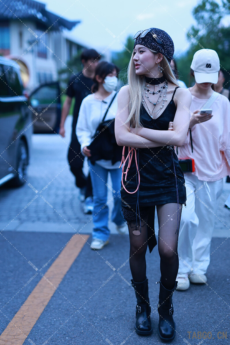 赵露思许我耀眼多套衣服