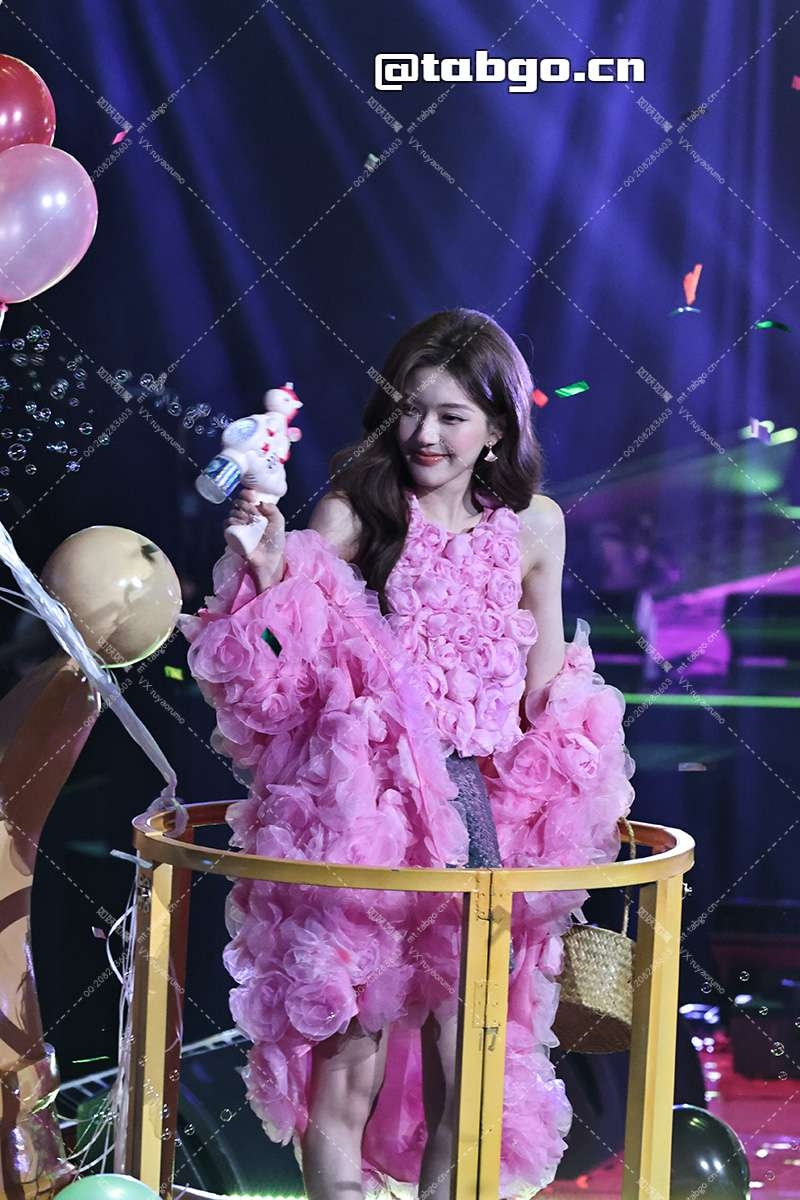 【已出】赵露思英雄联盟手游总决赛 花车 舞台