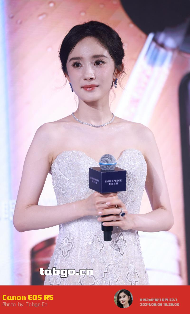 【已出】杨幂雅诗兰黛站台+摆拍