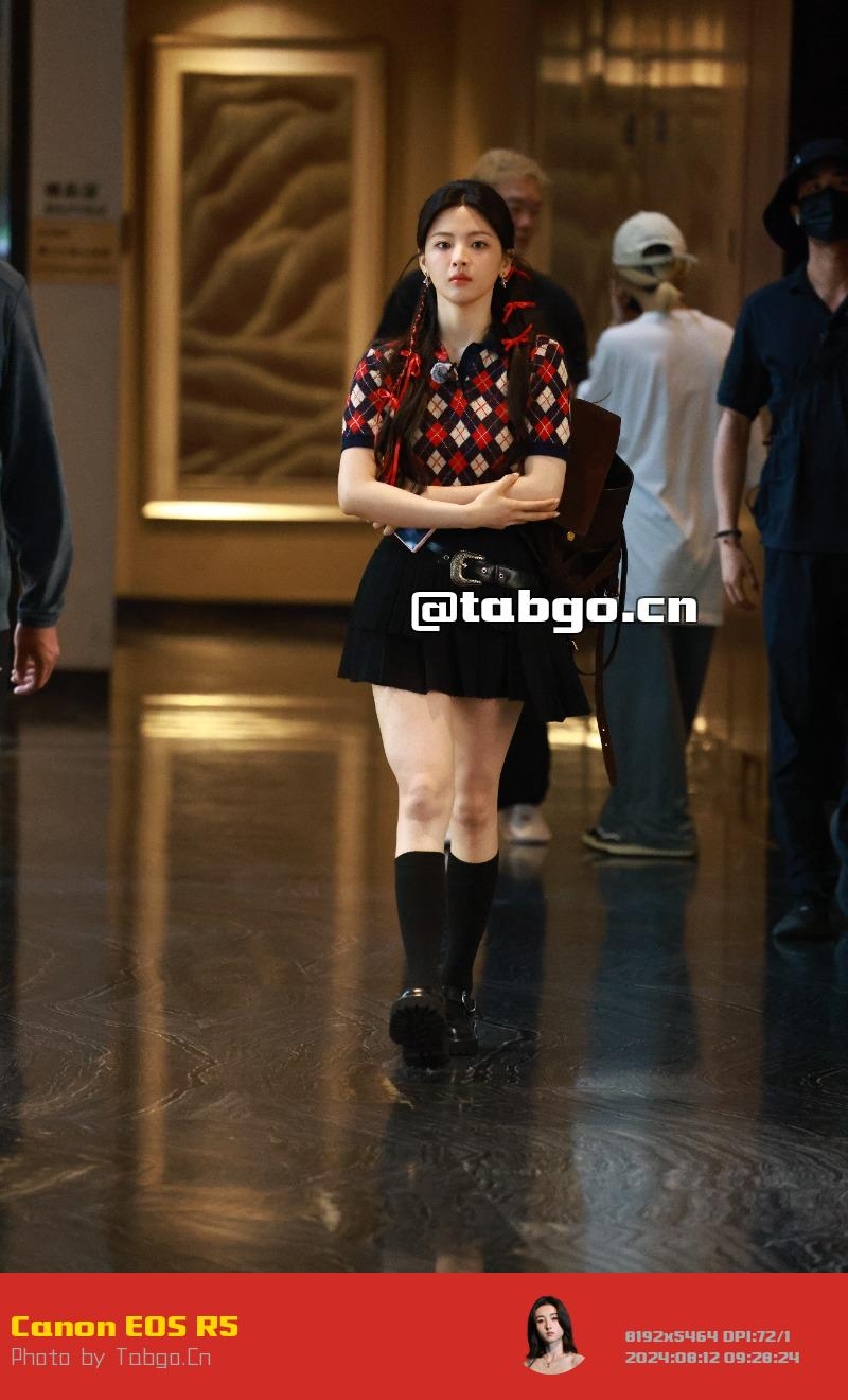 杨超越盲盒旅行局上班