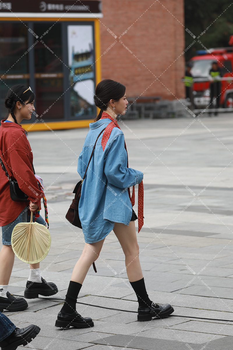 杨超越盲盒旅行局录制