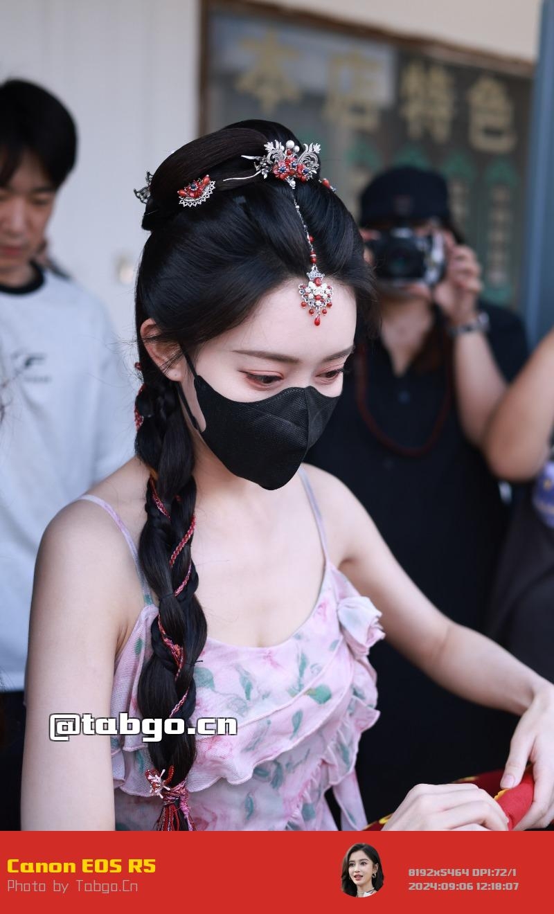 孟子义杀青出妆