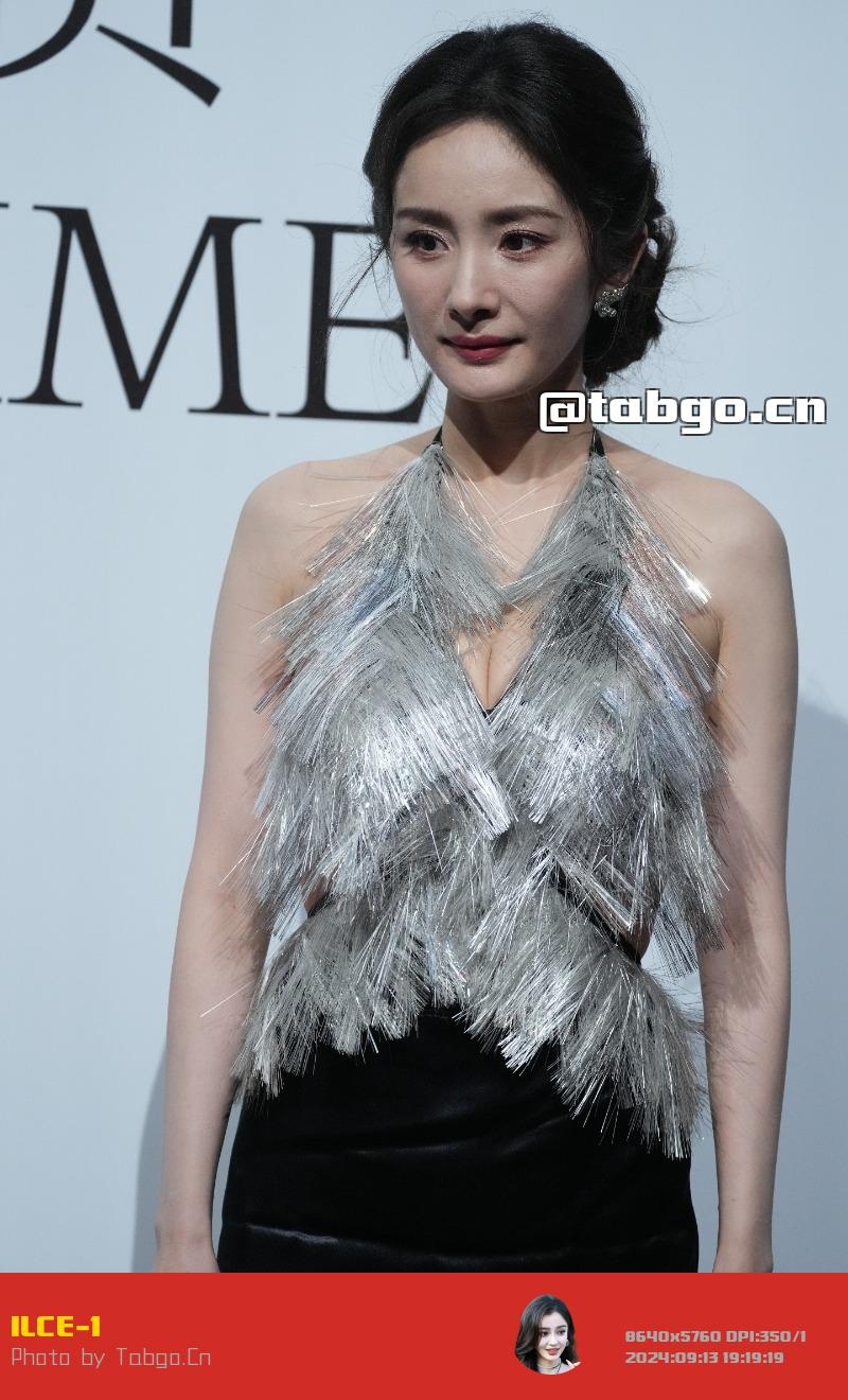 杨幂栩栩华生时尚文化大赏机位二 特写