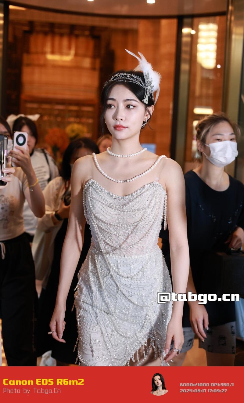 许佳琪中秋团圆夜上班双机位