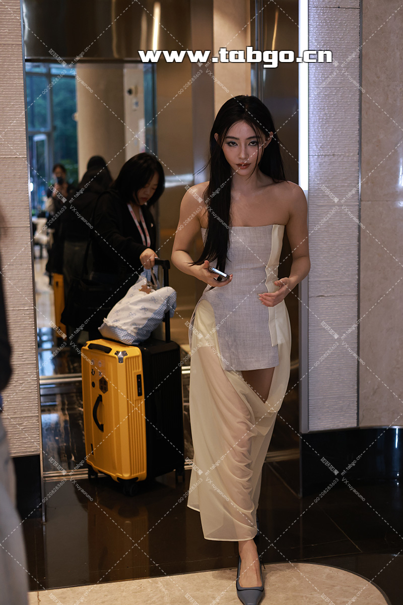 许佳琪 241016时装周 上班