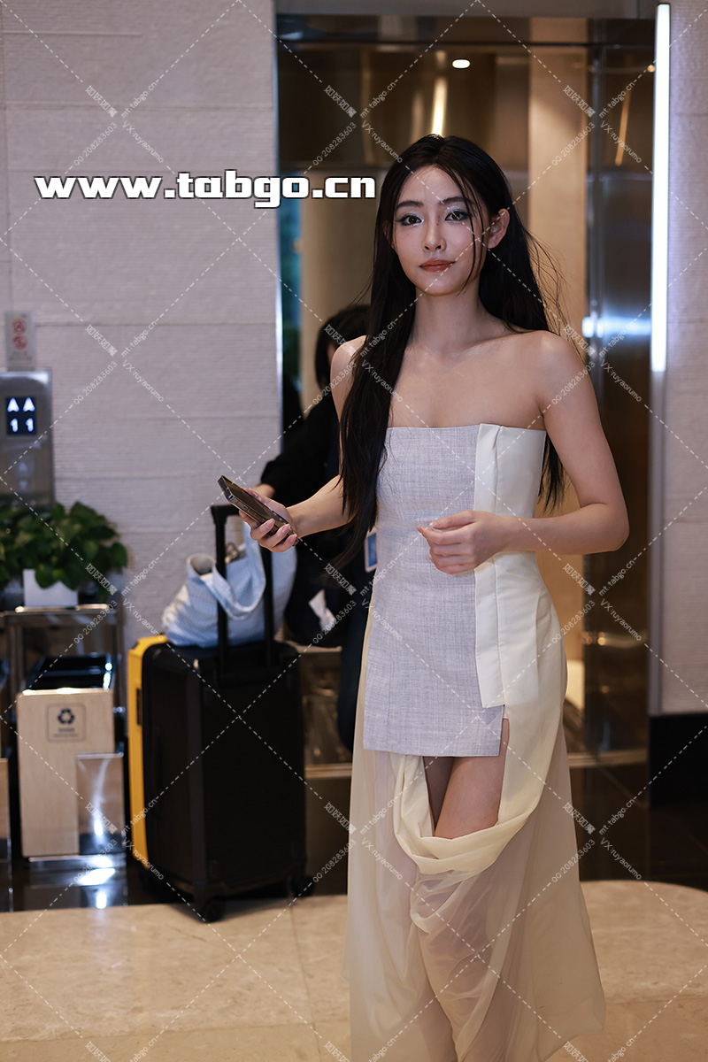 许佳琪 241016时装周 上班