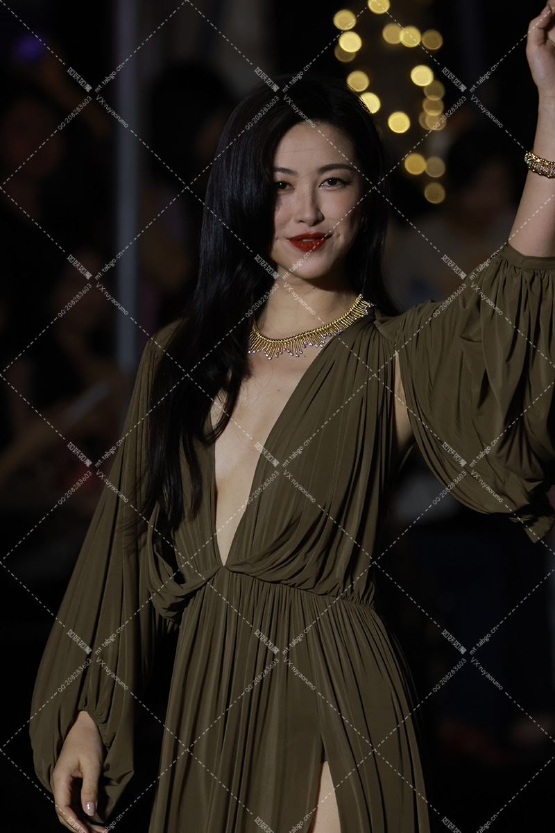 【已出】朱珠 vogue走秀