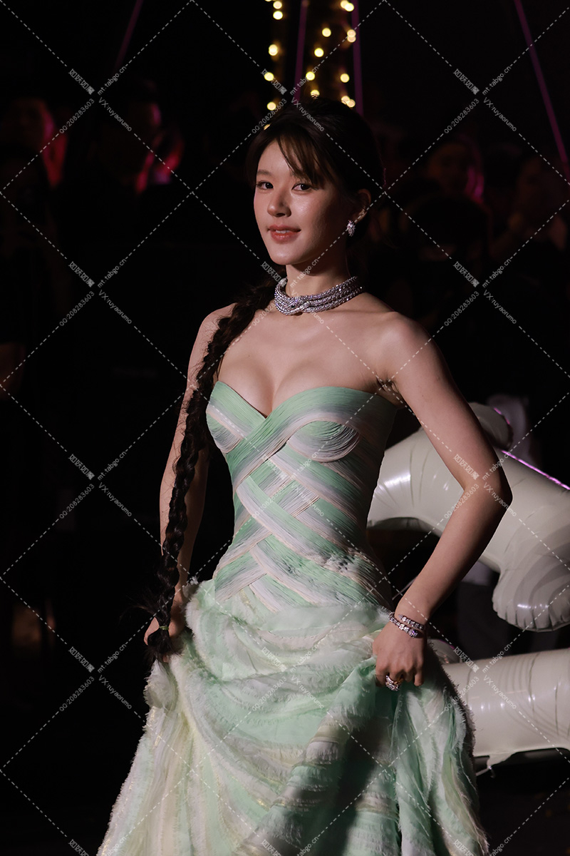 【已出】赵露思 vogue走秀