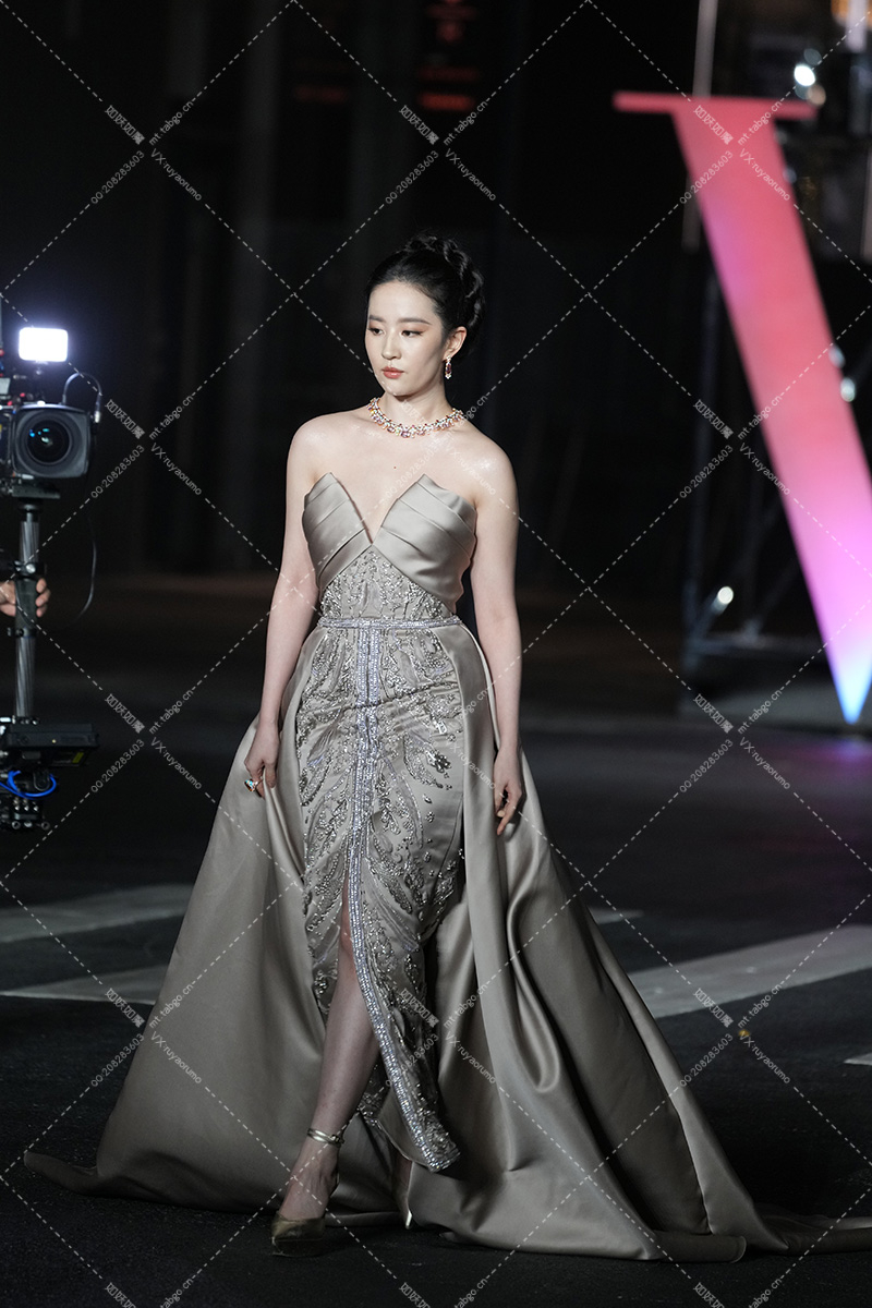 【已出】刘亦菲 vogue走秀