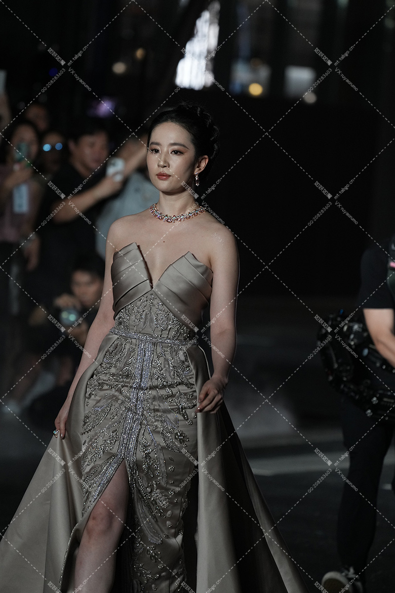 【已出】刘亦菲 vogue走秀