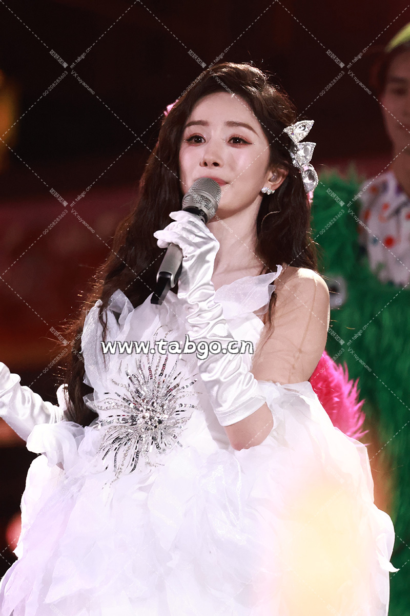 【已出】杨幂 湖南跨年 第一套造型