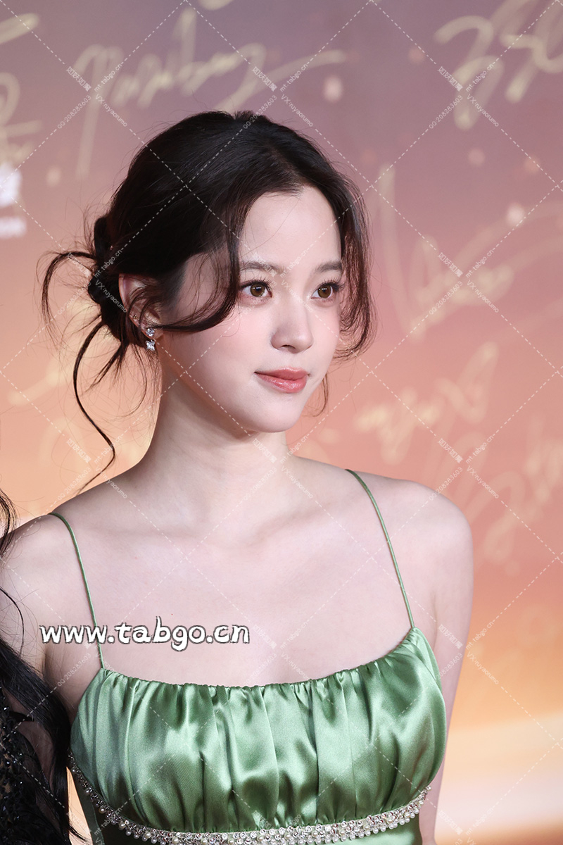 欧阳娜娜 微博之夜红毯 机位二