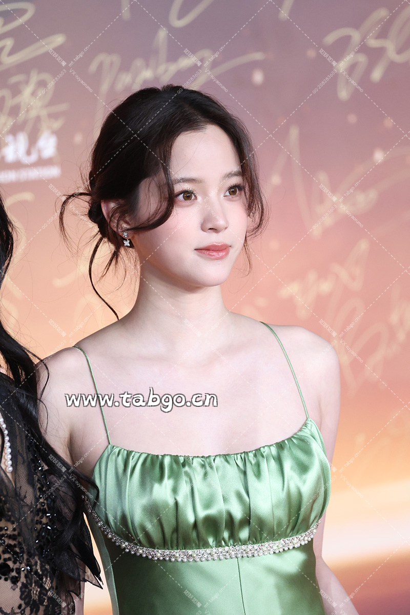 欧阳娜娜 微博之夜红毯 机位二