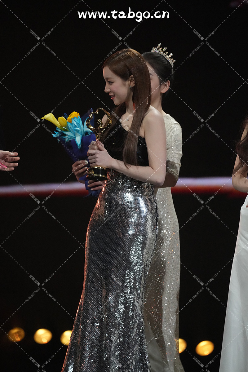 宋雨琦 微博之夜领奖