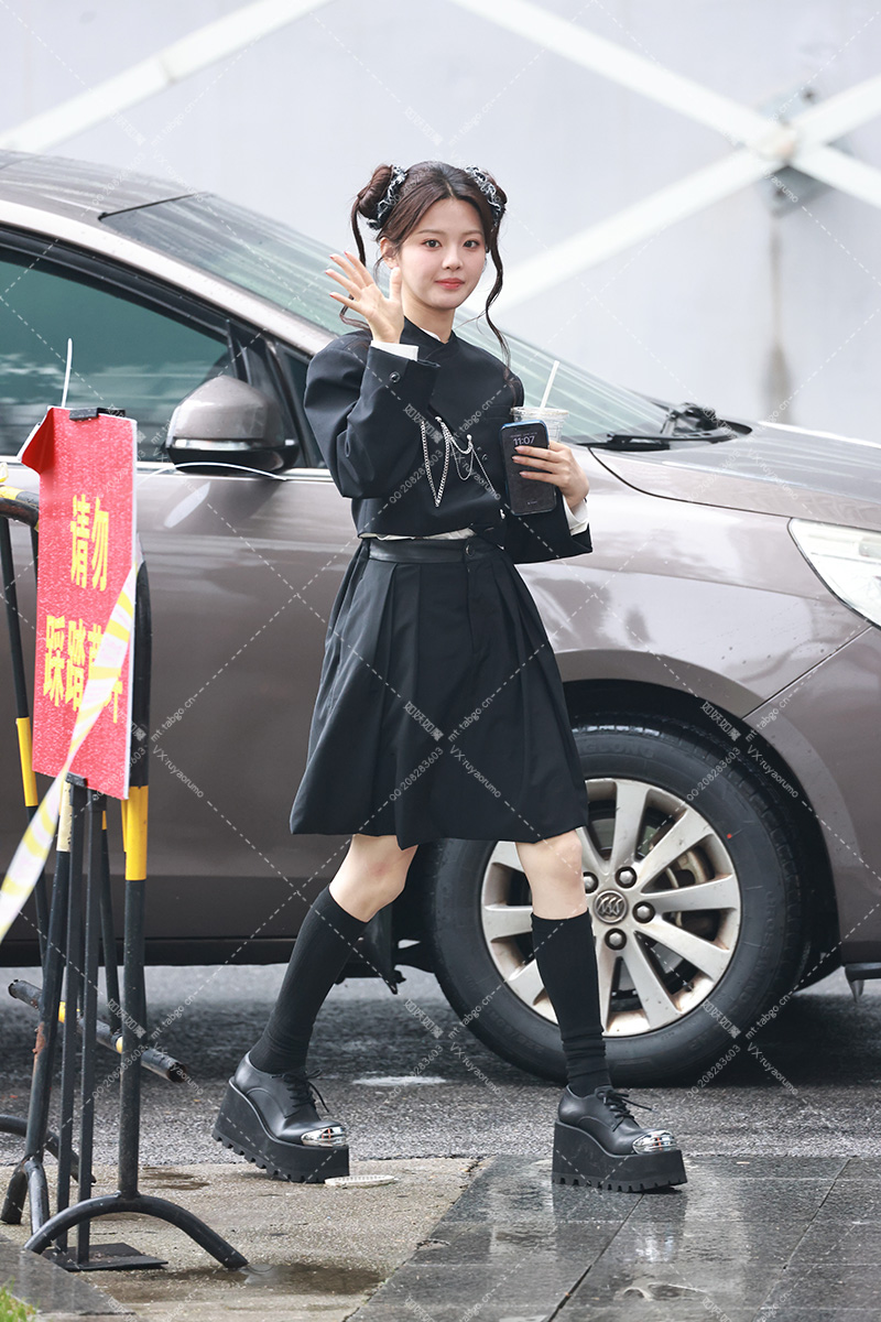 【已出】杨超越 《一见你就笑》上班路透