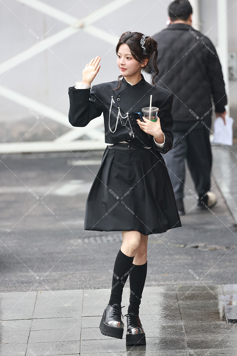 【已出】杨超越 《一见你就笑》上班路透