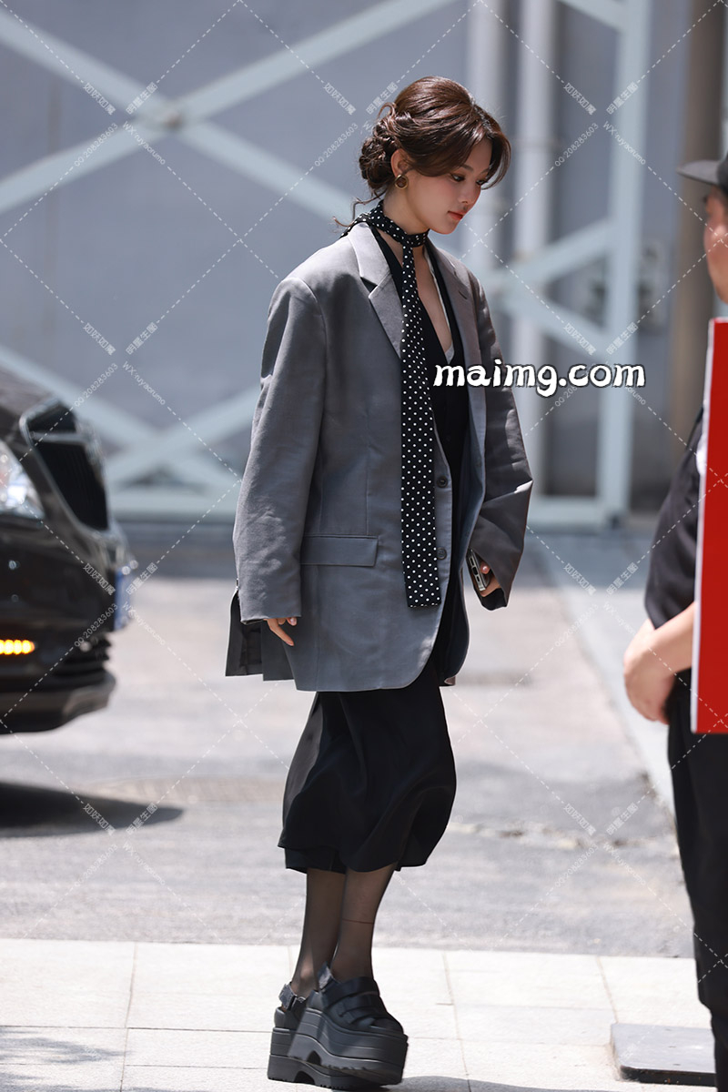 【已出】杨超越上班路透2