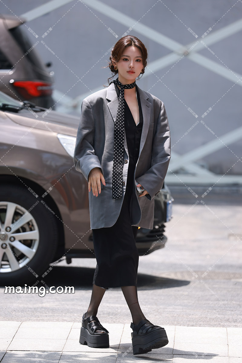 【已出】杨超越上班路透2