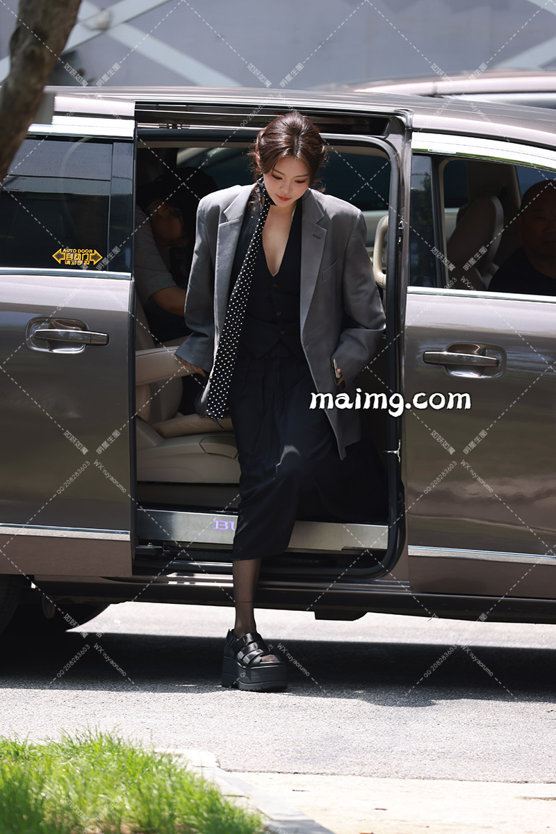 【已出】杨超越上班路透2