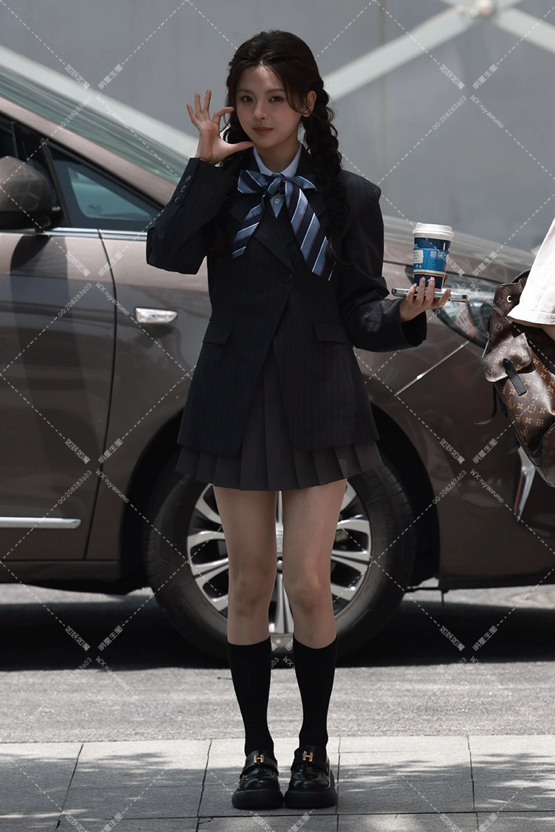 【已出】杨超越  一见你就笑上班1