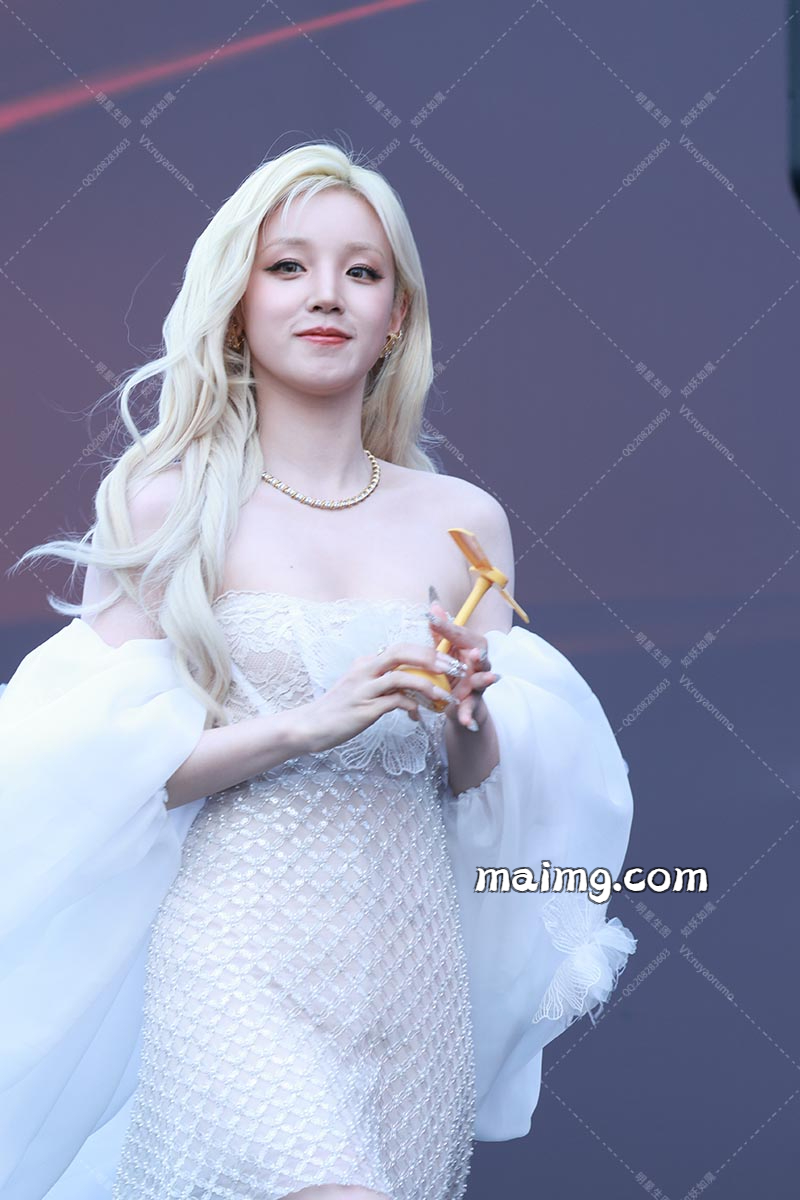 宋雨琦 芭莎红毯2