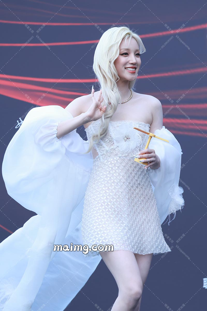 宋雨琦 芭莎红毯2