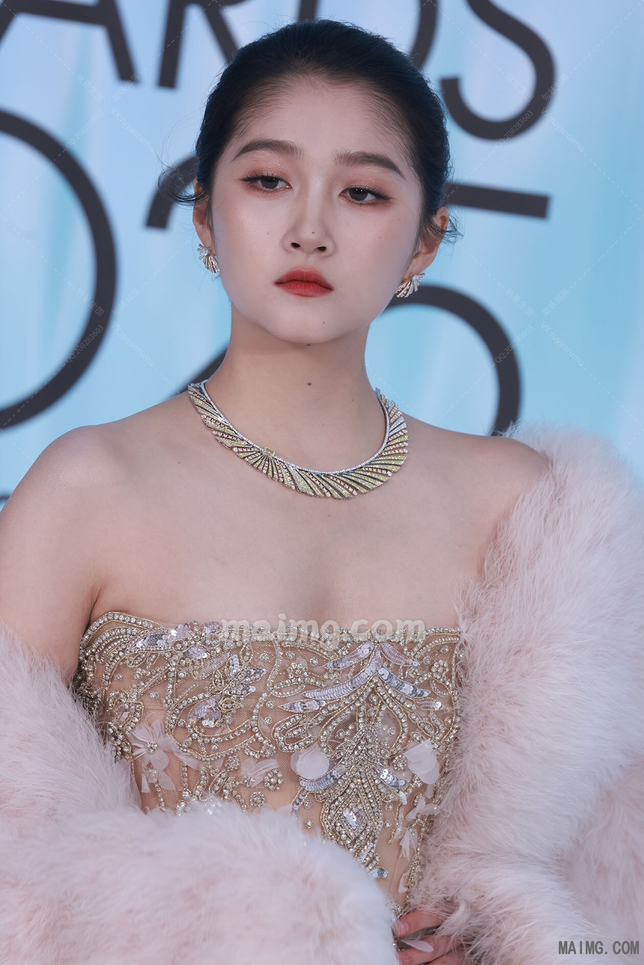 【已出】关晓彤 elle红毯