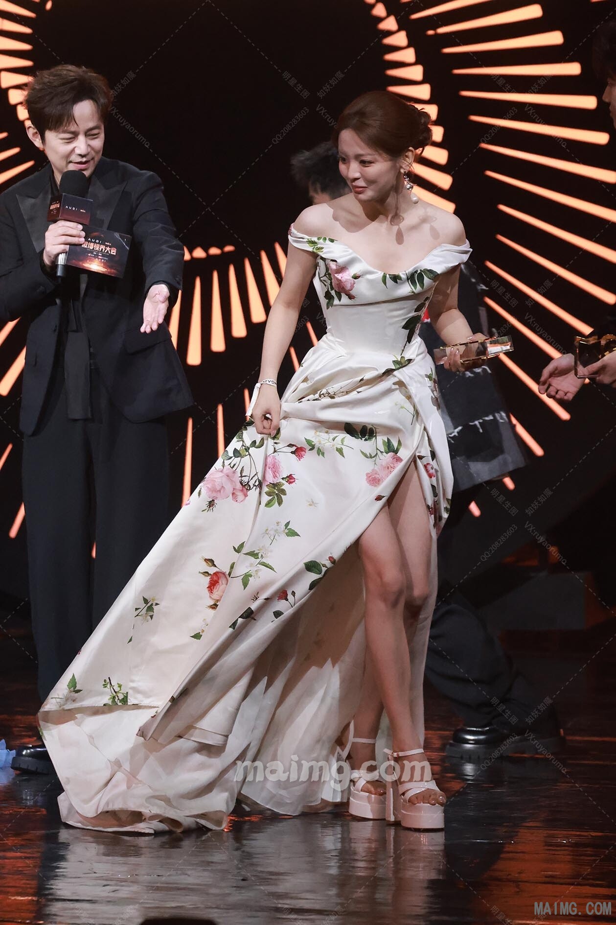 杨超越 微博内场